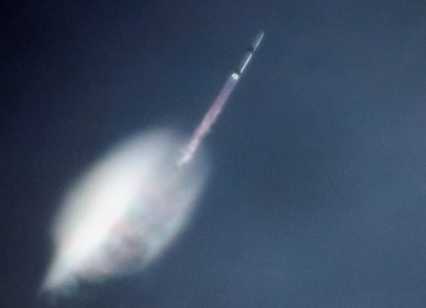 Blue Origin logra aterrizar por primera vez un propulsor de cohete reutilizado