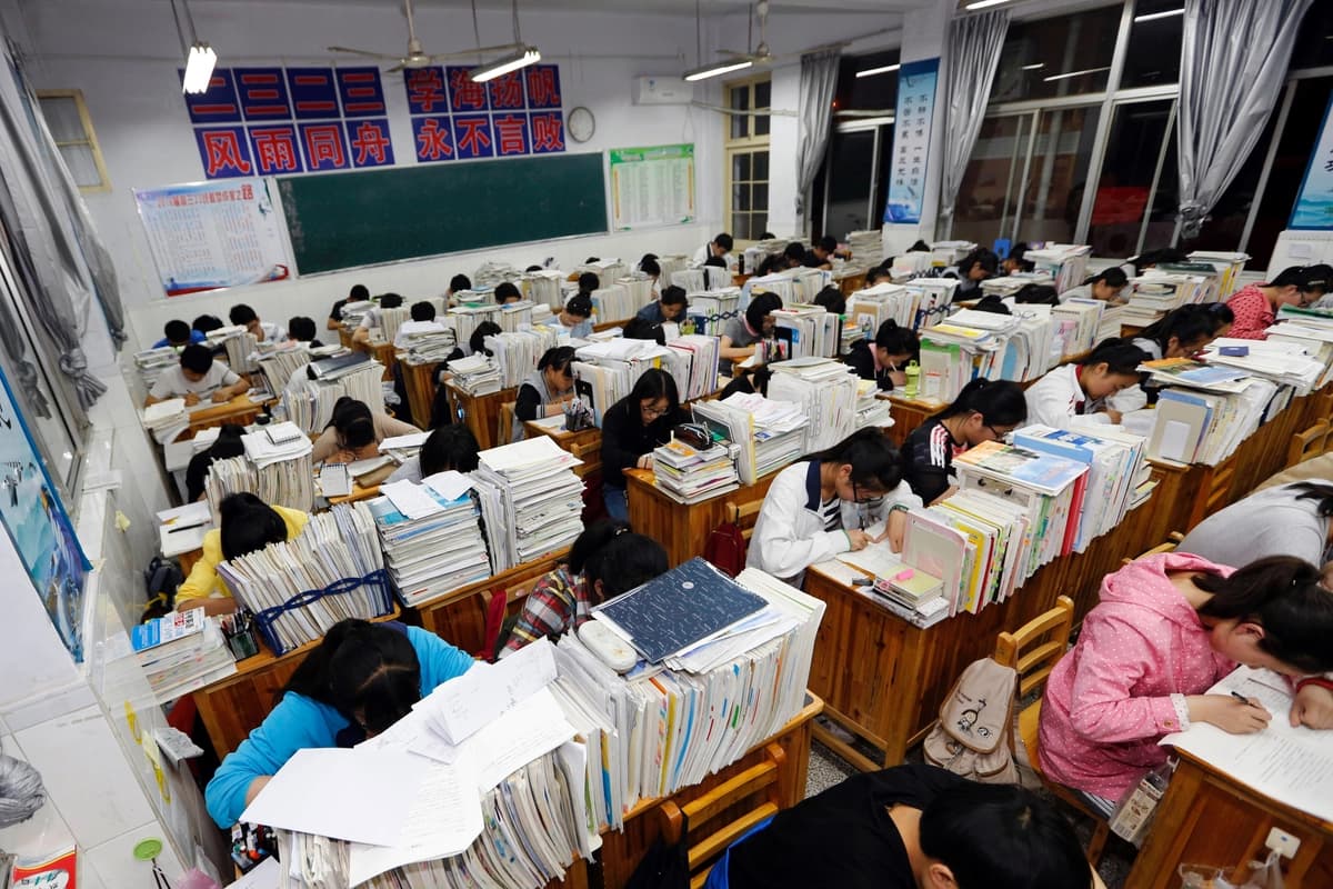 Profesora china denuncia dañinas presiones en el sistema educativo del régimen