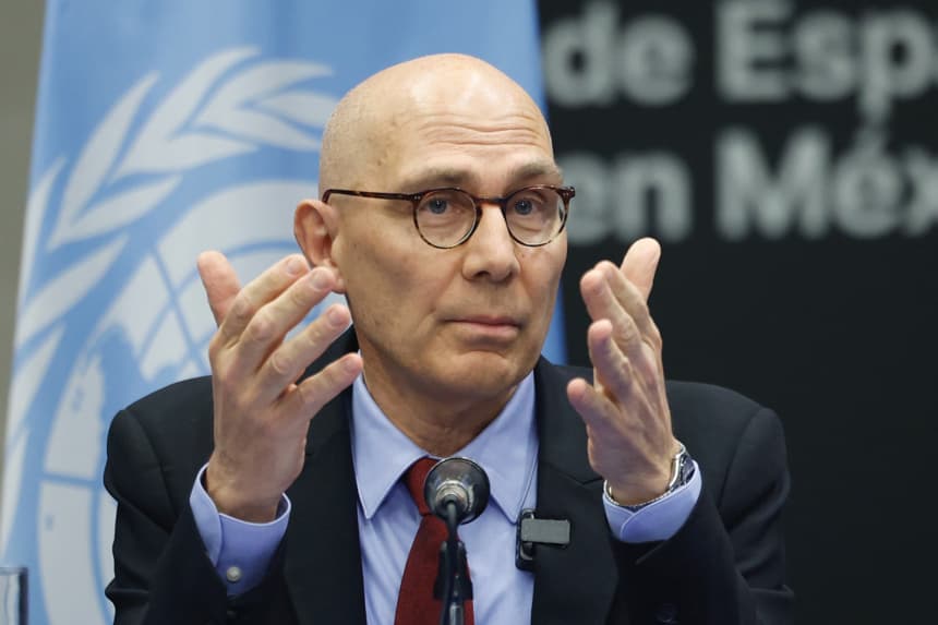 El alto comisionado de las Naciones Unidas para los derechos humanos, Volker Türk, participa en una rueda de prensa este miércoles, en Ciudad de México (México). Türk se reunió con colectivos de búsqueda y aplaudió su "valor y tenacidad" al asegurar que "lideran los esfuerzos por promover visibilidad, rendición de cuentas y respuestas institucionales". (EFE/ Sáshenka Gutiérrez)