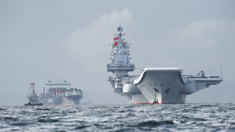Portaaviones chino cruza el estrecho de Taiwán mientras EE. UU. y Filipinas maniobran cerca de Taiwán