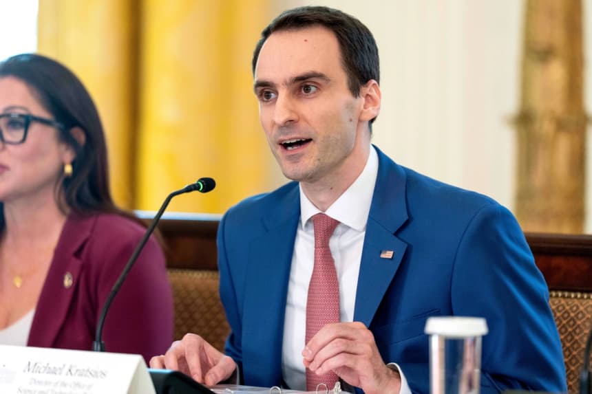 El director de Política Científica y Tecnológica de la Casa Blanca, Michael Kratsios, interviene durante una reunión del Grupo de Trabajo de la Casa Blanca sobre Educación en Inteligencia Artificial en el Salón Este de la Casa Blanca, el 4 de septiembre de 2025. (Alex Brandon/AP)
