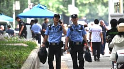 China enfrenta cientos de actos violentos a diario mientras aumenta su control autoritario: Fuente interna