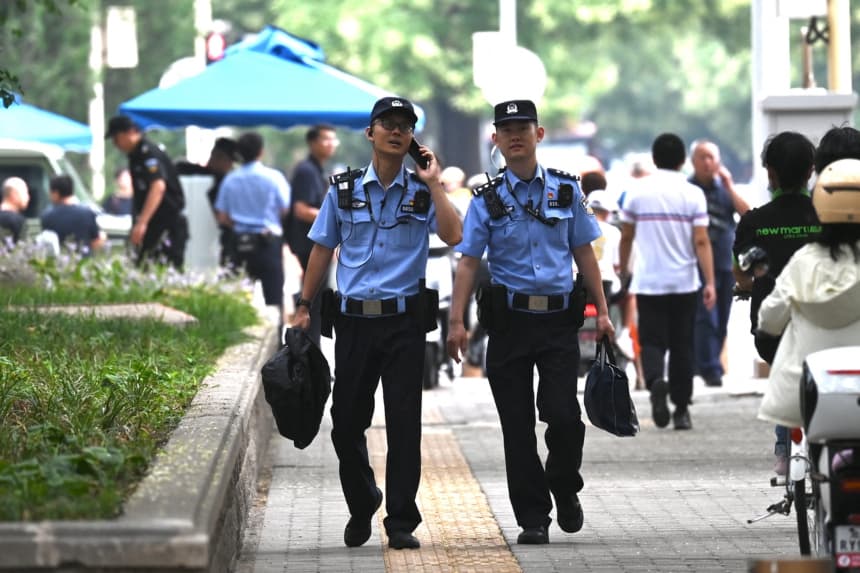 China enfrenta cientos de actos violentos a diario mientras aumenta su control autoritario: Fuente interna