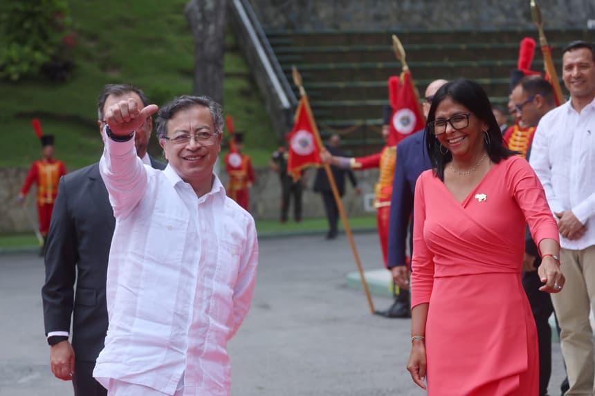 Delcy Rodríguez recibe a Petro en su primera visita a Venezuela sin Maduro