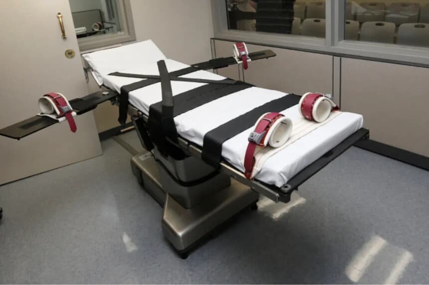 La camilla de la cámara de ejecución de la Penitenciaría Estatal de Oklahoma, en McAlester Oklahoma, el 9 de octubre de 2014. (Sue Ogrocki/AP).