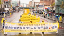 Desfile en Nueva York conmemora los 27 Años de la manifestación pacífica en China