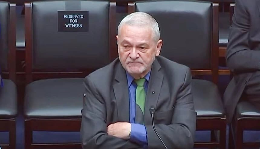 El Dr. Davis Morens, asesor desde hace mucho tiempo del Dr. Anthony Fauci, en Washington el 22 de mayo de 2024. (Subcomisión Especial de la Cámara de Representantes de EE. UU. sobre la pandemia del coronavirus, vía The Epoch Times)