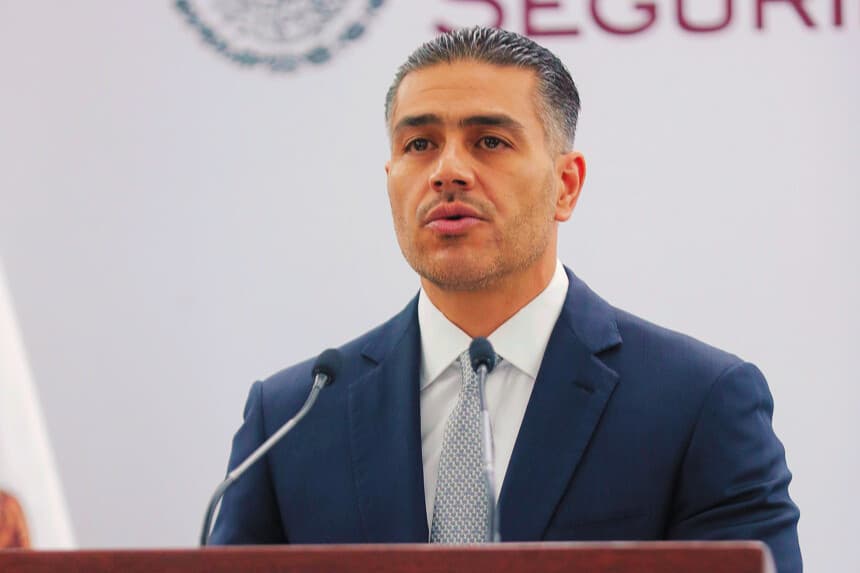 El secretario de Seguridad y Protección Ciudadana, Omar García Harfuch, habla durante una rueda de prensa este martes, en la Ciudad de México (EFE/ Isaac Esquivel)