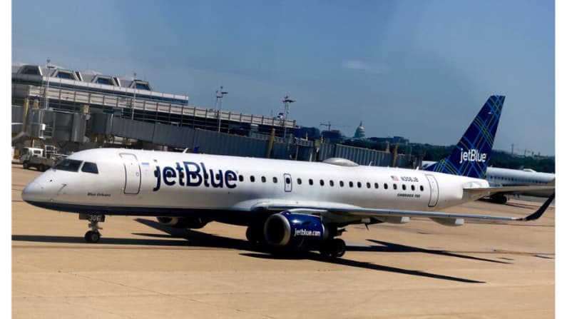 JetBlue planea subir las tarifas y reducir la capacidad para hacer frente al aumento de costo del combustible
