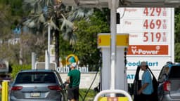 Precio del petróleo cede tras su máximo en cuatro años mientras guerra con Irán se estanca