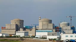 Expansión nuclear china enfrenta riesgos de suministro de uranio ante competencia estadounidense