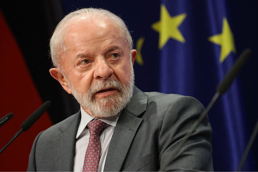 El presidente brasileño, Luiz Inácio Lula da Silva, interviene durante una rueda de prensa conjunta con la canciller alemana (fuera de imagen) tras la reunión de consultas gubernamentales entre Alemania y Brasil celebrada en Hannover, al norte de Alemania, el 20 de abril de 2026, que tiene lugar en el marco de la feria industrial Hannover Messe. (Odd ANDERSEN / AFP vía Getty Images)
