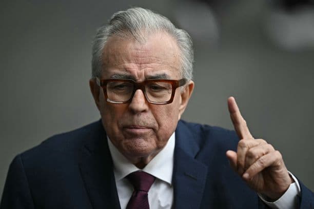 Interpol emite ficha roja para Rocha Moya y los 7 mexicanos buscados por EE. UU., confirma Sheinbaum
