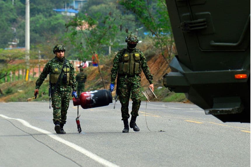 Arquitectura de guerra nunca ganada: erosión estratégica de Colombia y el auge de guerra irregular adaptativa