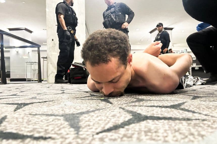Cole Allen, quien presuntamente efectuó varios disparos incluyendo uno que alcanzó a un agente del Servicio Secreto, durante la Cena de Corresponsales de la Casa Blanca en Washington el 25 de abril de 2026, en una imagen publicada por el presidente Donald Trump en Truth Social. (@realDonaldTrump vía Truth Social)