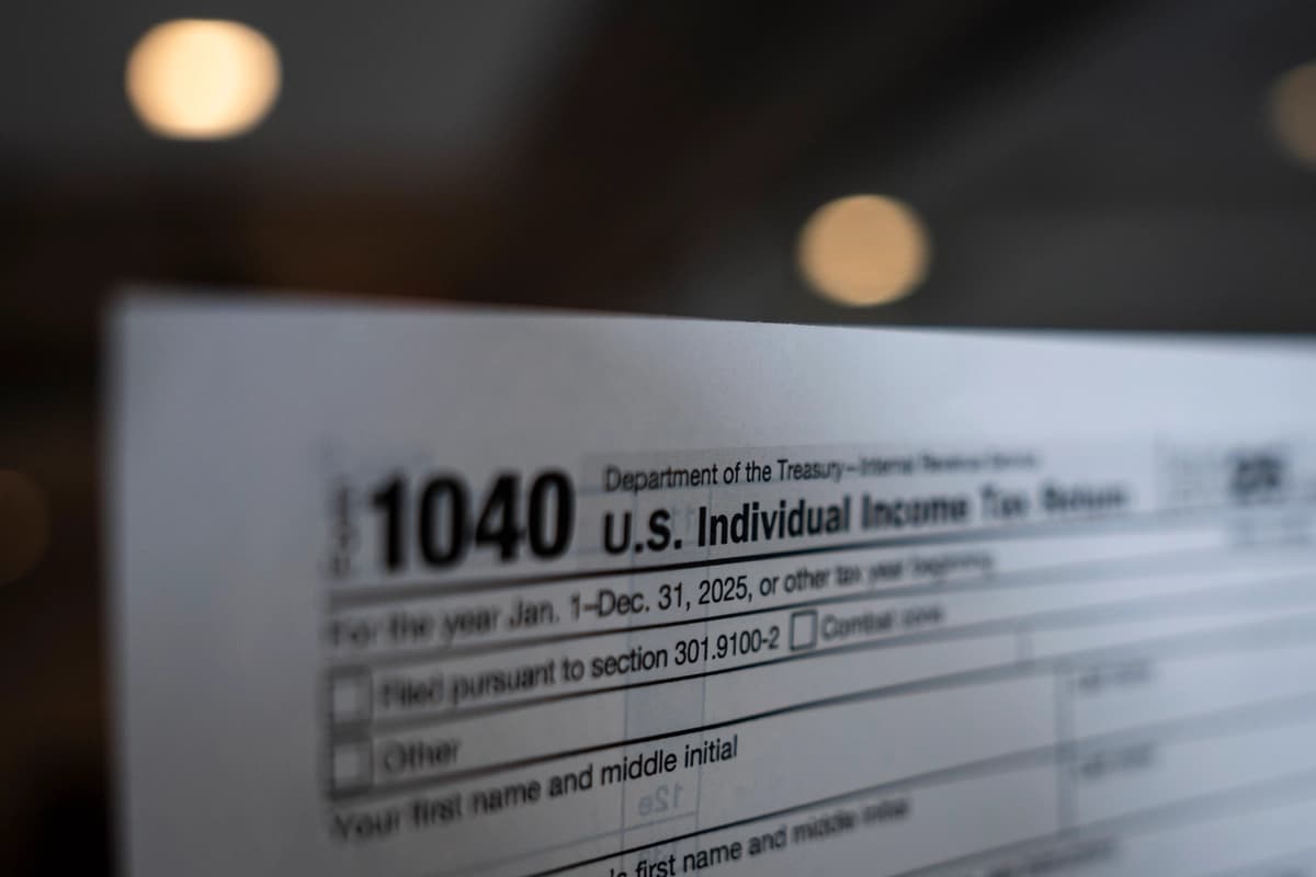 Un formulario fiscal 1040 del Servicio de Impuestos Internos, en esta foto de archivo. (Madalina Kilroy/The Epoch Times)