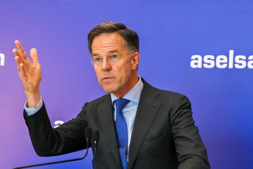 El secretario general de la OTAN, Mark Rutte, pronuncia un discurso en la empresa de defensa Aselsan, en el marco de su visita oficial a Turquía, en Ankara, el 22 de abril de 2026. (Adem Altan/AFP vía Getty Images).