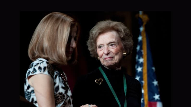 Muere Doris Fisher, cofundadora de Gap Inc., que ayudó a convertir la marca en potencia de la moda