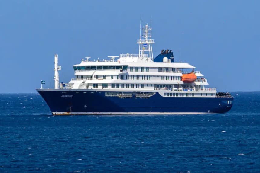 Crucero MV Hondius estacionado en el puerto de Praia, Cabo Verde, el domingo. (Getty Images).