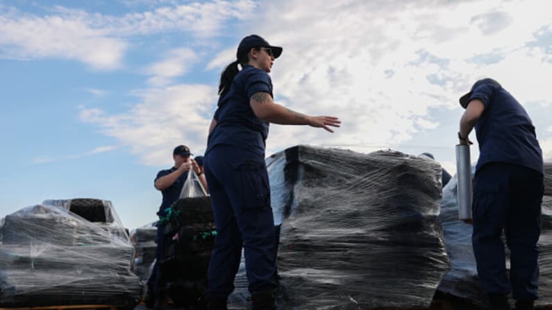 Administración Trump da a conocer nueva estrategia para combatir el narcotráfico y la adicción