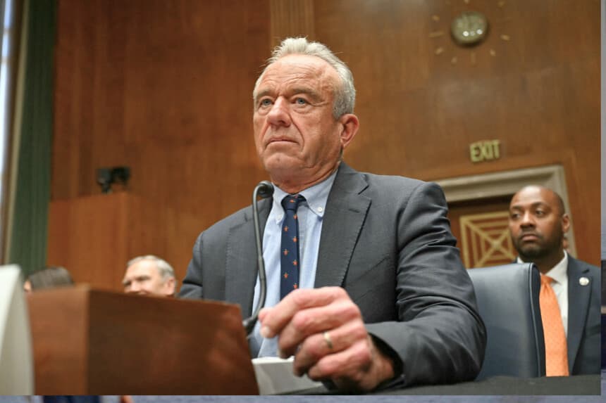 El secretario de Salud y Servicios Humanos de EE. UU., Robert F. Kennedy Jr., declara durante una audiencia de la Comisión del Senado de Salud, Educación, Trabajo y Pensiones sobre las "previsiones presupuestarias propuestas para el ejercicio fiscal 2027 del Departamento de Salud y Servicios Humanos", celebrada en el Capitolio, en Washington, D. C., el 22 de abril de 2026. (Foto de SAUL LOEB / AFP vía Getty Images).