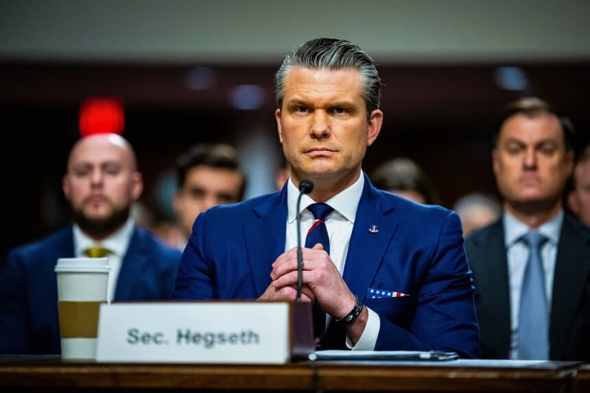 El secretario de Defensa de Estados Unidos, Pete Hegseth, declara durante una audiencia de la Comisión de Servicios Armados del Senado celebrada el 30 de abril de 2026 en el Edificio Dirksen de Oficinas del Senado, en Washington, D. C. (Graeme Sloan/Getty Images)