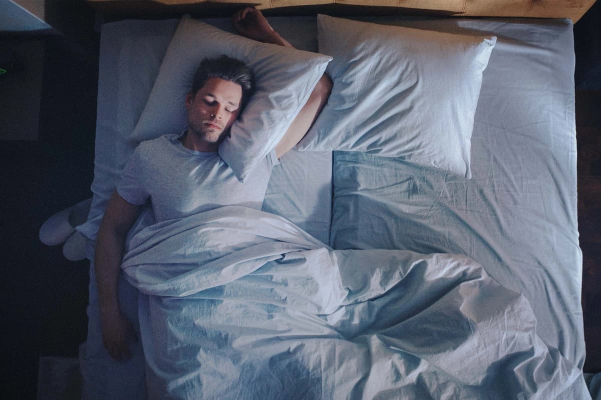 Lo que provoca en sus células la pérdida de sueño le sorprenderá. (Gorodenkoff/Shutterstock).