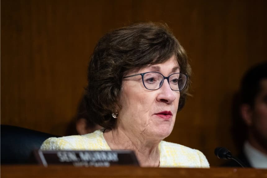 La presidenta del Comité de Asignaciones del Senado, la senadora Susan Collins (R-Maine) habla durante una audiencia en el Capitolio en Washington el 25 de junio de 2025. (Madalina Kilroy/The Epoch Times)