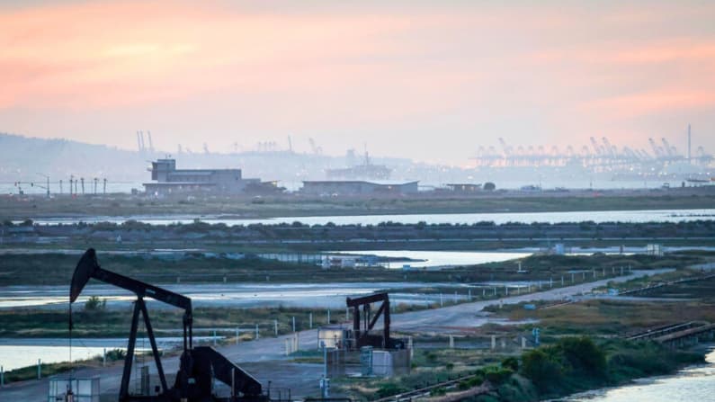 Reservas mundiales de petróleo se desploman a un ritmo sin precedentes en medio de la guerra con Irán