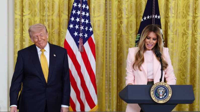 Trump y la Primera Dama rinden homenaje a las madres de militares en la Casa Blanca