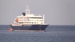 Crucero con brote mortal de hantavirus llega a España tras evacuar a tres enfermos