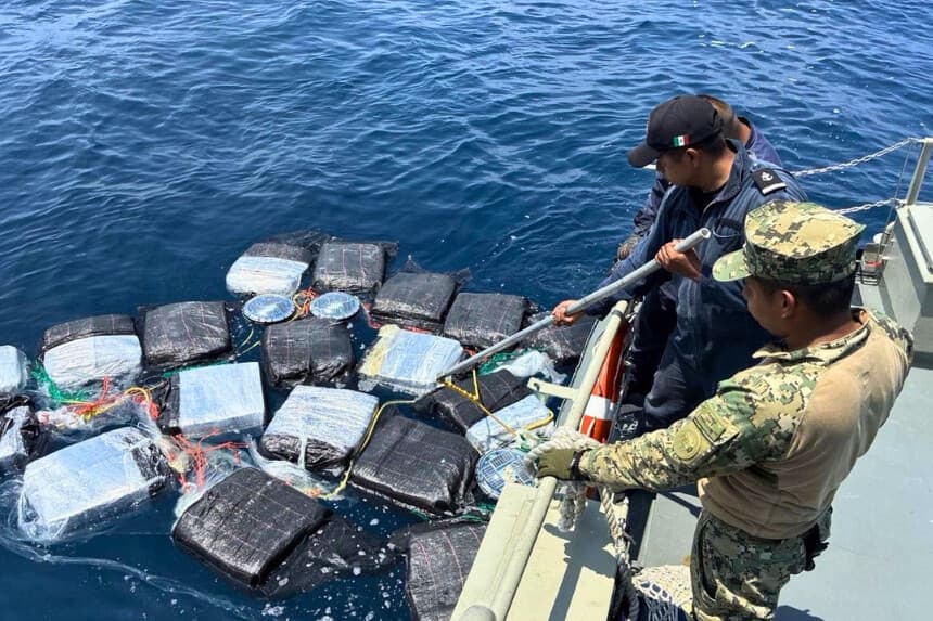 Parte de los 904 kilogramos (aproximadamente 1992 libras) de droga incautados durante una reciente operación de la Fuerza Operativa Interinstitucional Conjunta Sur. (Cortesía de la Fuerza Operativa Interinstitucional Conjunta Sur).