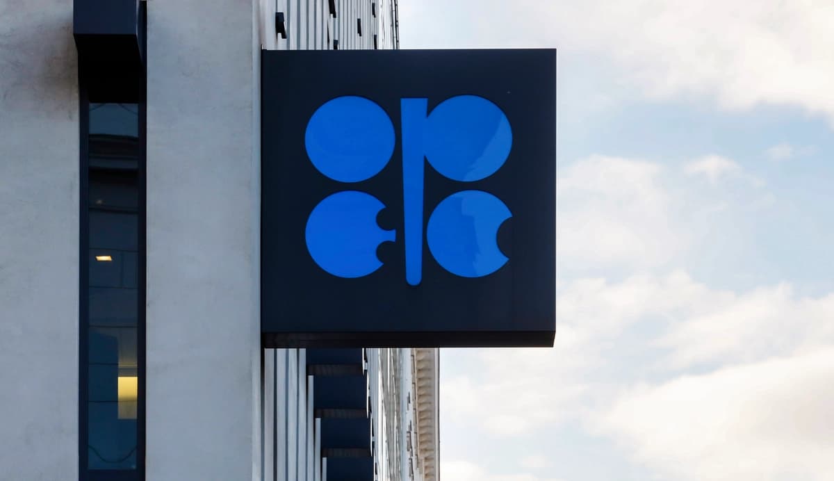 El logotipo de la OPEP se ve afuera de la sede de la OPEP en Viena el 3 de marzo de 2022. (Lisa Leutner/Foto AP)