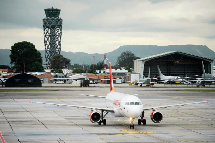 Un dron con explosivos cae en zona cercana al aeropuerto y base militar de Bogotá