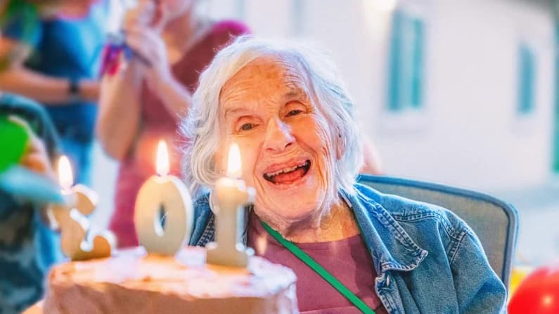 ¿Qué hace que algunos lleguen hasta los 100? La clave está en su sangre