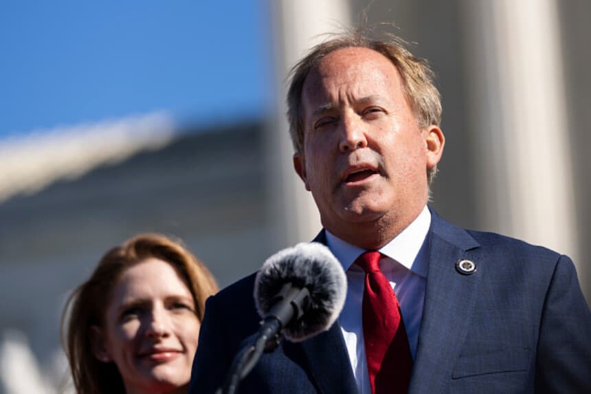 El fiscal general de Texas, Ken Paxton, habla frente a la Corte Suprema de los Estados Unidos el 1 de noviembre de 2021 en Washington, D.C. (Drew Angerer/Getty Images).