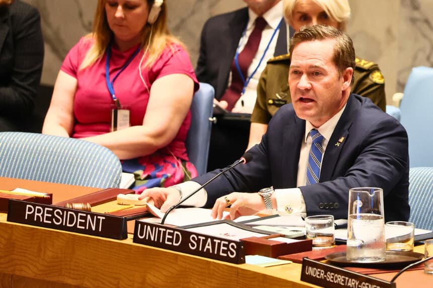 Mike Waltz, embajador de Estados Unidos ante la ONU y presidente del Consejo de Seguridad durante el mes de marzo, interviene durante una reunión del Consejo de Seguridad de las Naciones Unidas sobre los conflictos en Irán, celebrada en la sede de las Naciones Unidas en la ciudad de Nueva York el 11 de marzo de 2026. (Michael M. Santiago/Getty Images).