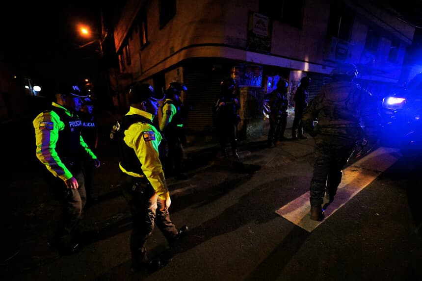 Ecuador supera los 1700 detenidos tras siete noches de toque de queda nocturno