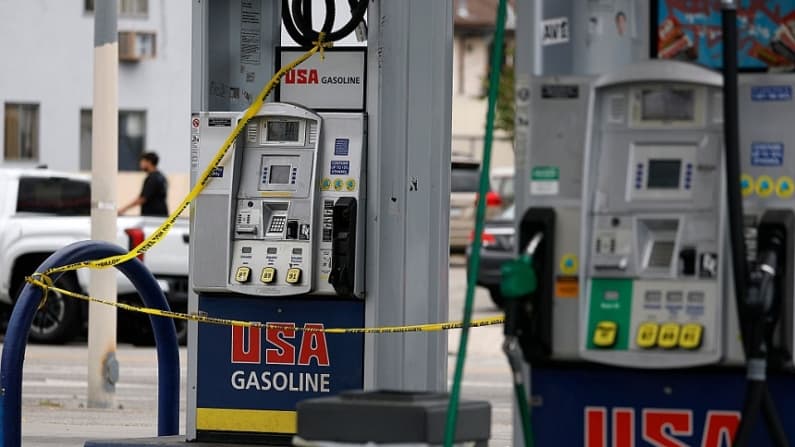 Trump dice que apoya la suspensión del impuesto sobre la gasolina