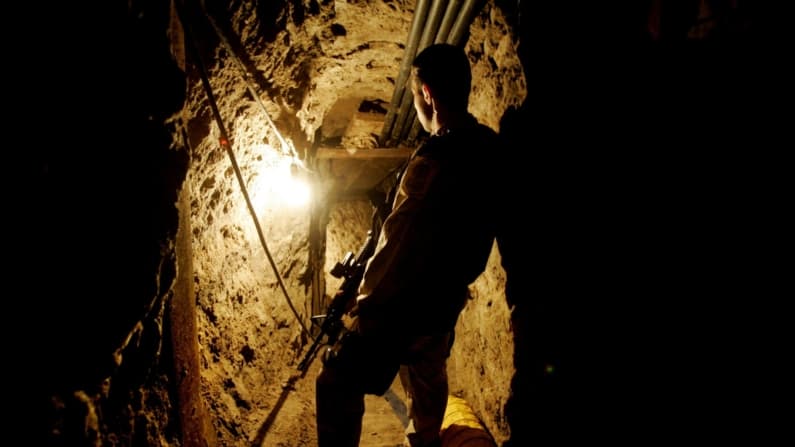 Desmantelan túnel de “huachicol” con sofisticada tecnología conectado a instalaciones de PEMEX en estado fronterizo