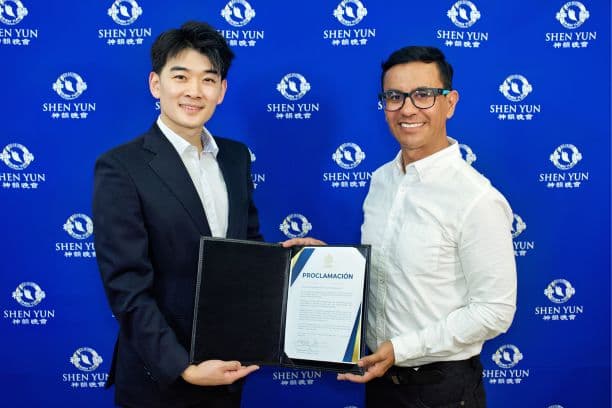 Regidor de Guadalajara otorga reconocimiento a Shen Yun: “Conecta desde el corazón hasta lo más profundo”