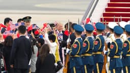 Trump aterriza en China para reunirse con Xi Jinping