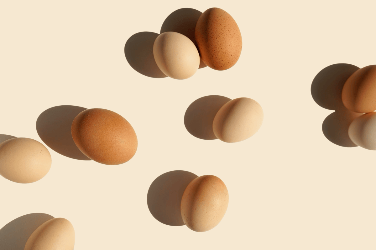 Un metaanálisis de cinco ensayos clínicos aleatorios concluyó previamente que los niños que consumían huevos antes de los seis meses de edad tenían menos probabilidades de desarrollar alergia al huevo. (The Epoch Times/Shutterstock).