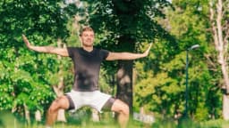 Libere sus caderas: 5 ejercicios para deshacer la rigidez de un día sentado