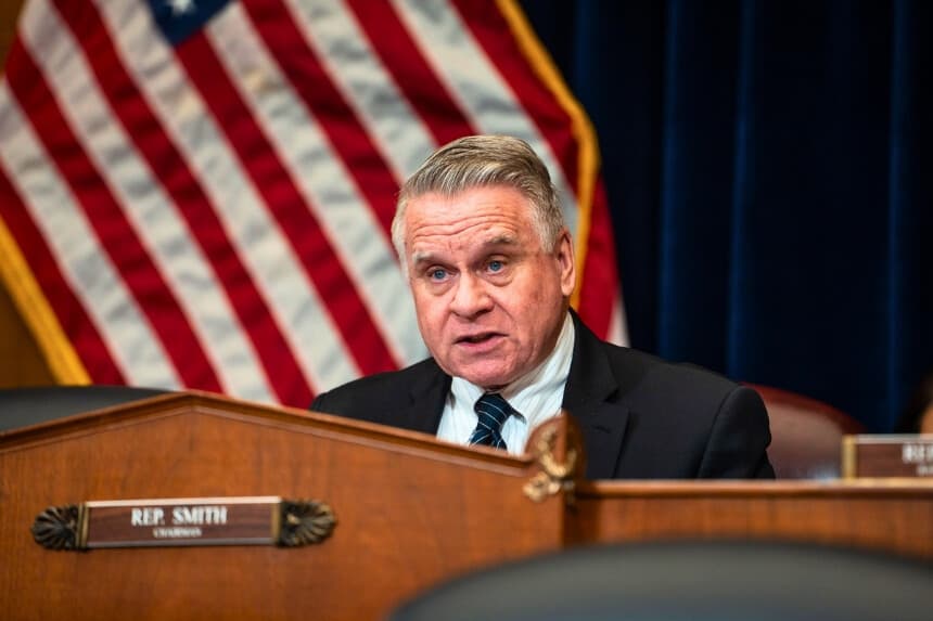 El diputado Chris Smith (R-N.J.), presidente de la Subcomisión de Asuntos Exteriores de África de la Cámara de Representantes, interviene durante una audiencia celebrada en el Capitolio, en Washington, el 4 de febrero de 2026. (Madalina Kilroy/The Epoch Times).