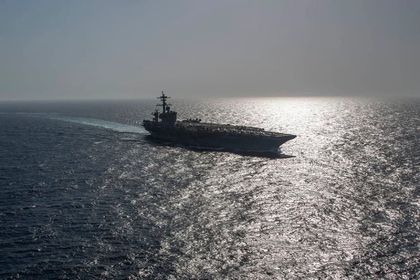 El USS Abraham Lincoln continúa sus operaciones en el mar Arábigo. (Cortesía del CENTCOM)