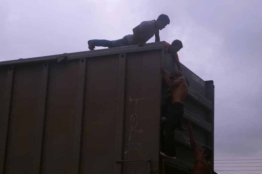 Investigan como "tráfico humano" la muerte de 7 migrantes de México y Honduras en tren de carga en EE. UU.