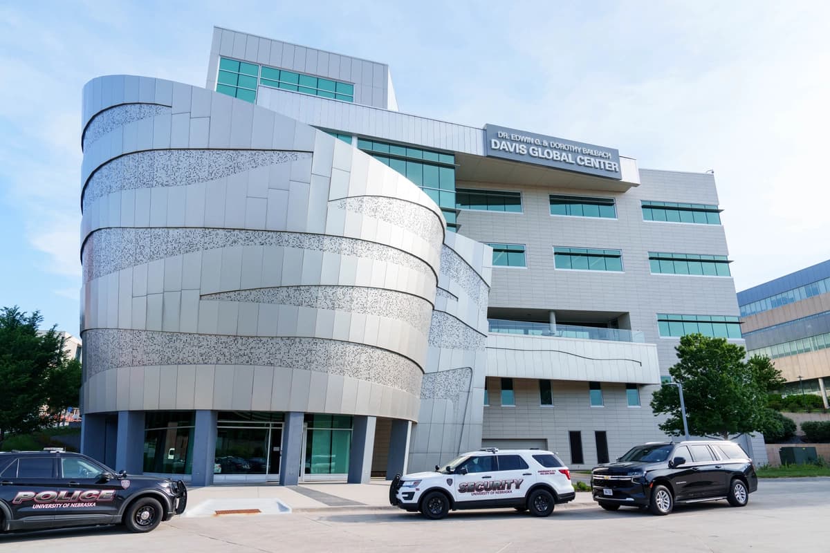 El Centro Global Davis en el campus del Centro Médico de la Universidad de Nebraska, que alberga la Unidad Nacional de Cuarentena, en Omaha, Nebraska, el 11 de mayo de 2026. (Dylan Widger/Getty Images)