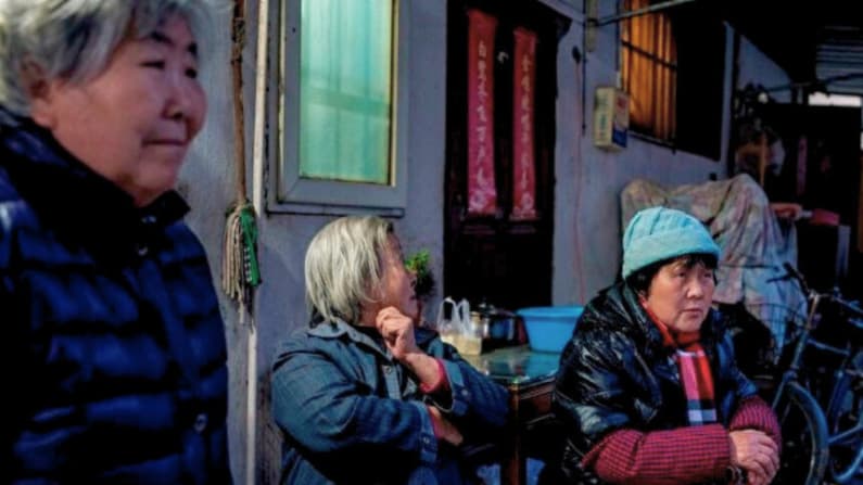 China impulsa el "cuidado mutuo" de personas mayores mientras se agrava la crisis del envejecimiento