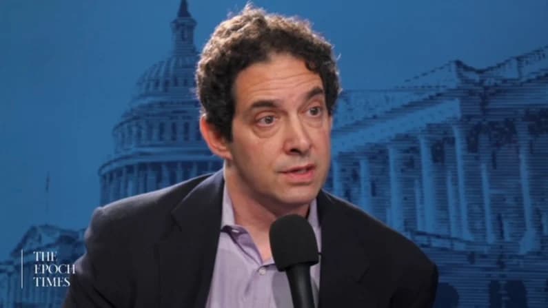 Gobierno de EE. UU. llega a un acuerdo con exreportero del "New York Times" en caso de censura